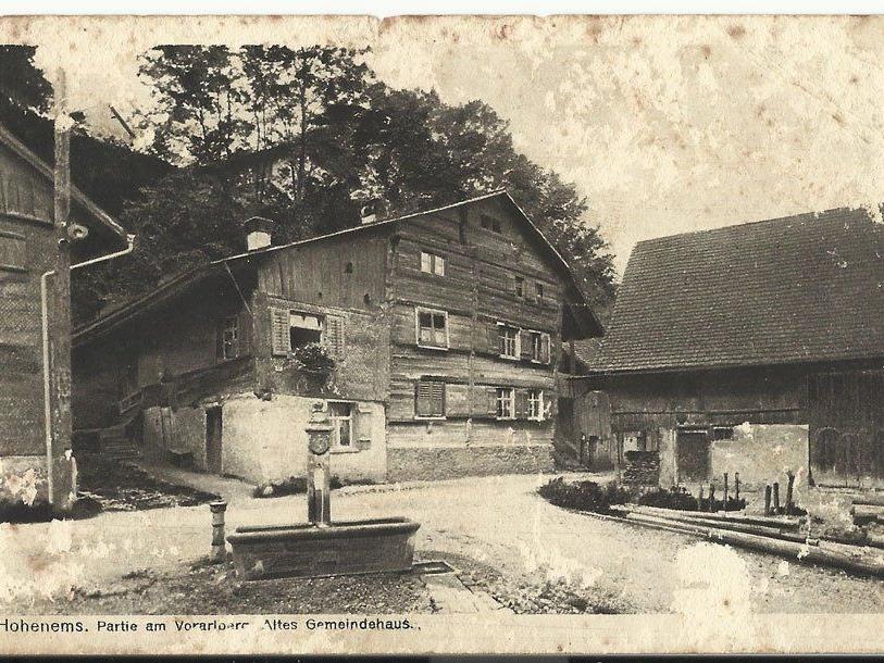 Hohenems: Dorfensemble mit "Altem Rathaus" um 1914.