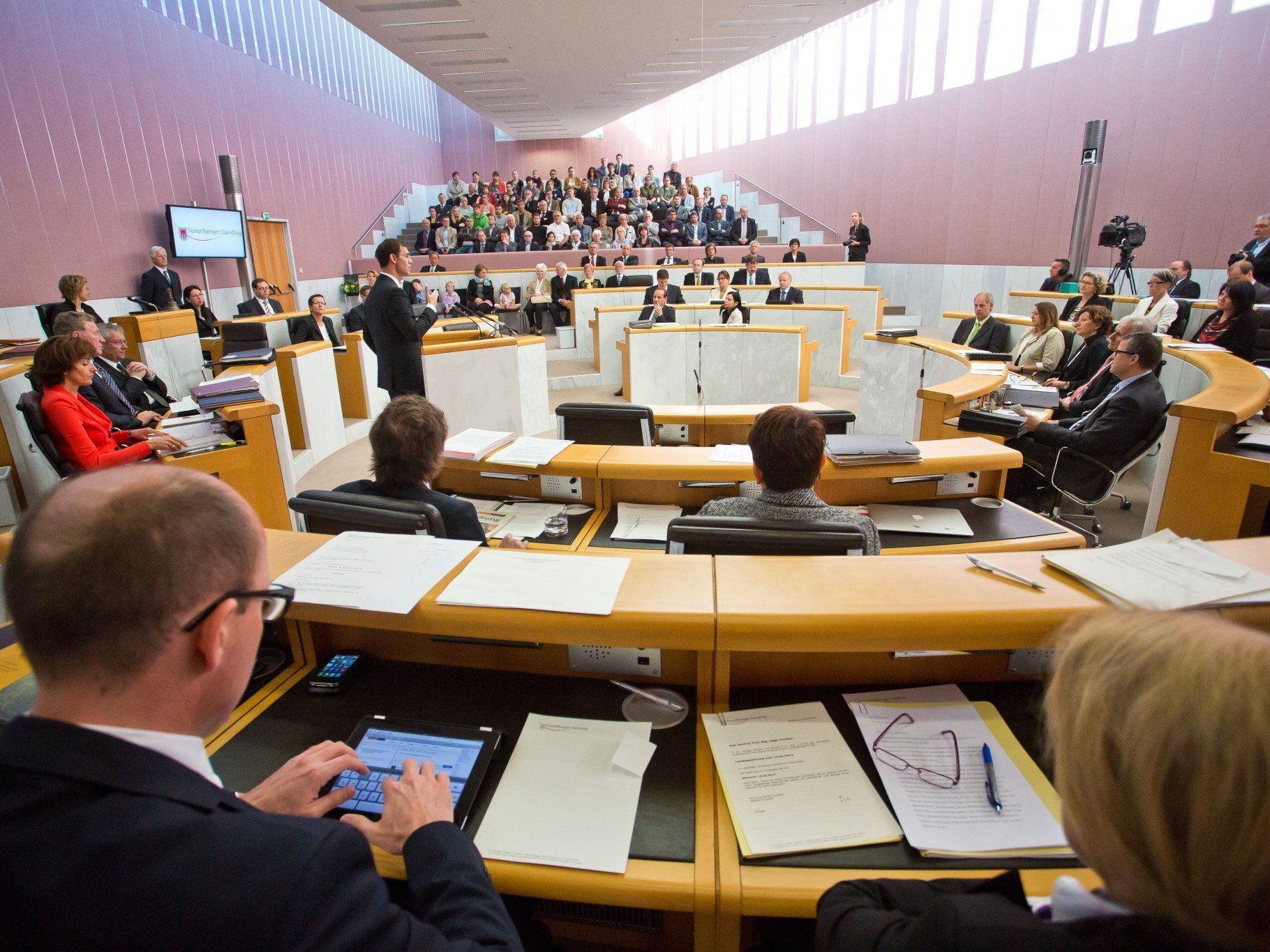 ÖVP lobte, Opposition kritisierte Arbeit der Regierung. ÖVP lobte, Opposition kritisierte Arbeit der Regierung.