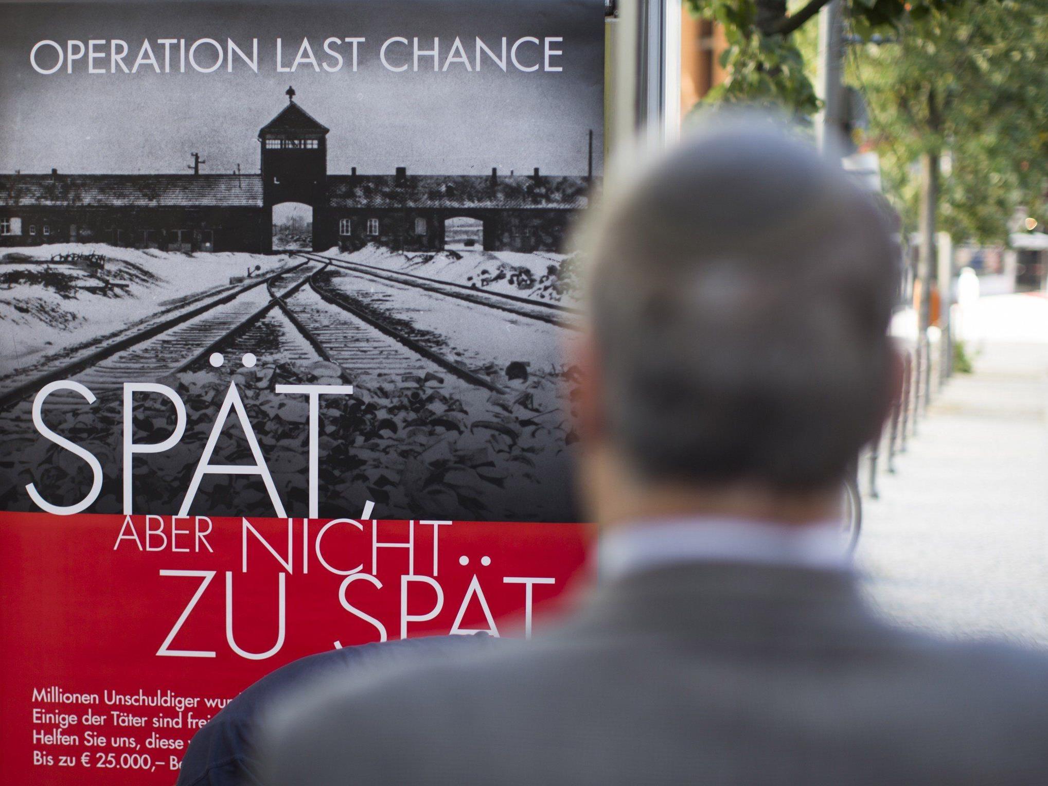"Operation Last Chance II": Insgesamt werden zwei Wochen lang 2.000 Plakate in Berlin, Hamburg und Köln aufgehängt.