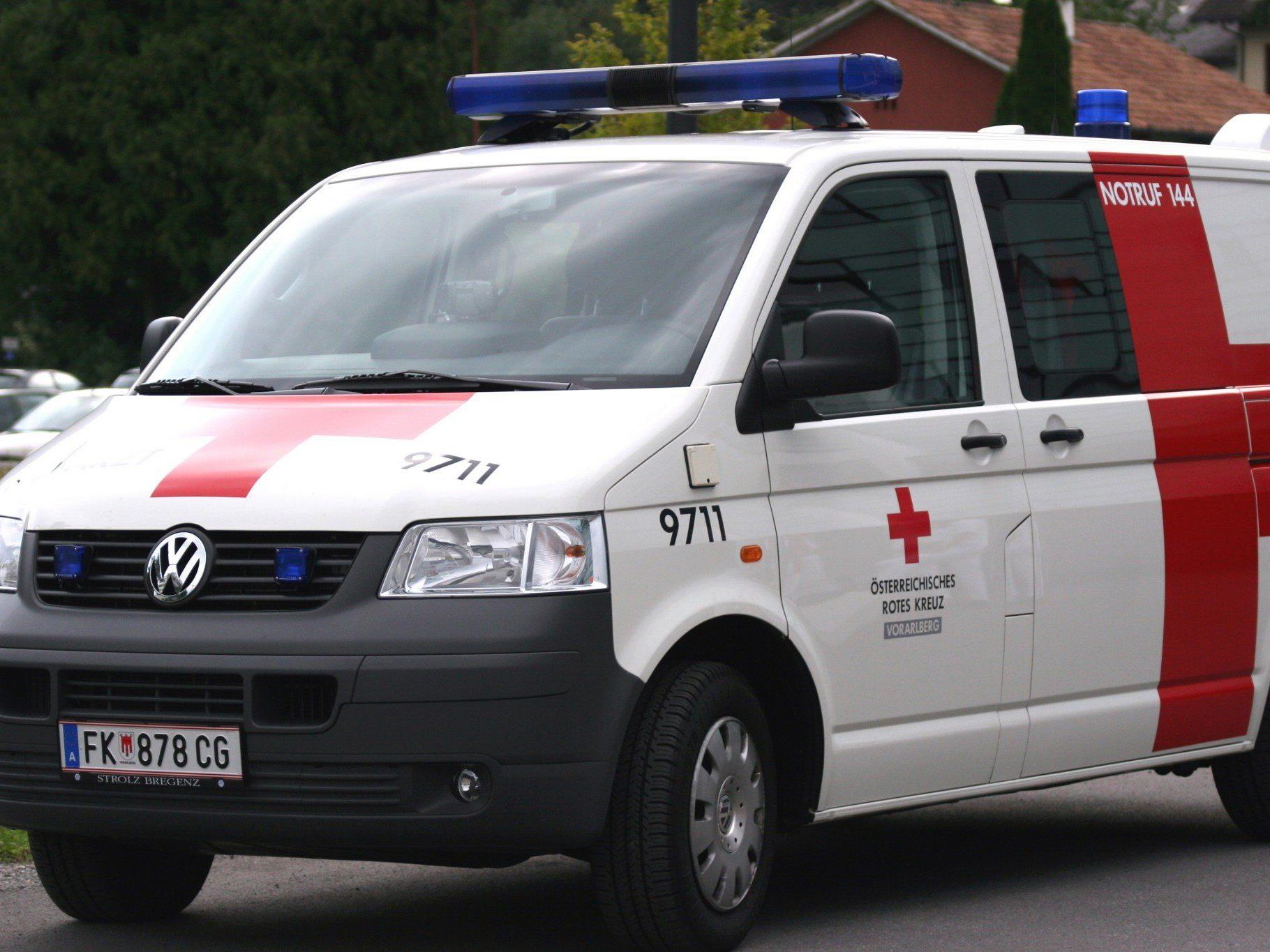 Nach der Erstversorgung wurde die Frau in das Krankenhaus Hohenems eingeliefert.