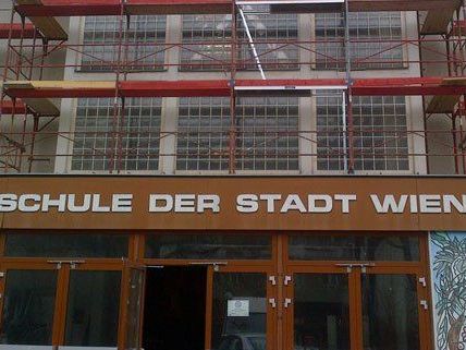 Im Sommer laufen die Sanierungsarbeiten auf Hochtouren. Im Sommer laufen die Sanierungsarbeiten auf Hochtouren.