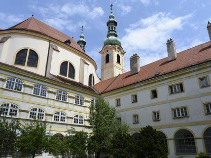 Zu den abgeschobenen Flüchtlingen gibt es keinen Kontakt. Zu den abgeschobenen Flüchtlingen gibt es keinen Kontakt.