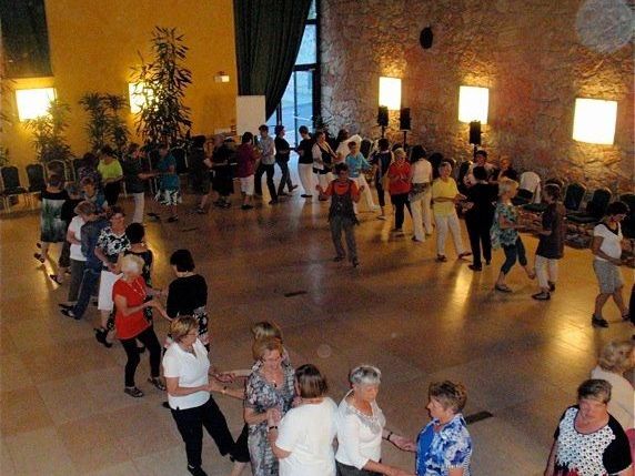 VBG Tanzgruppe. „tanzen ab der Lebensmitte““ in Garda Hotel Poiano VBG Tanzgruppe. „tanzen ab der Lebensmitte““ in Garda Hotel Poiano