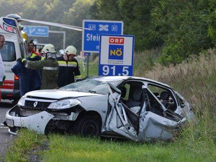 Vier Personen wurden bei dem Unfall am Samstag verletzt. Vier Personen wurden bei dem Unfall am Samstag verletzt.