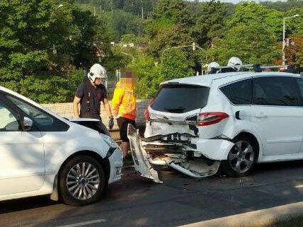 Vier Fahrzeuge waren an dem Unfall am Freitag beteiligt.