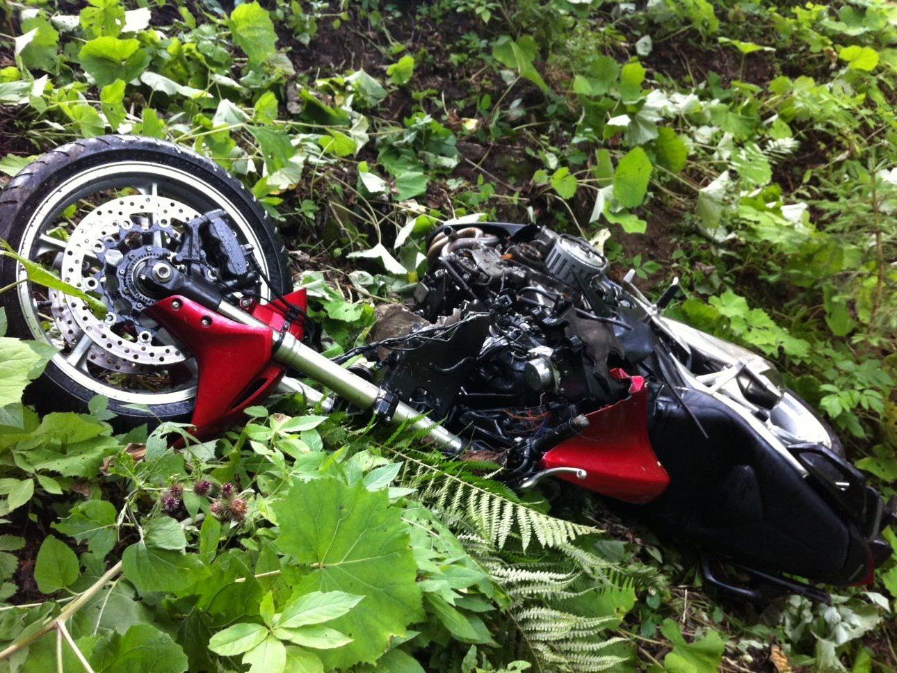 Unfall zwischen Au und Damüls - Motorradfahrer schwer verletzt.