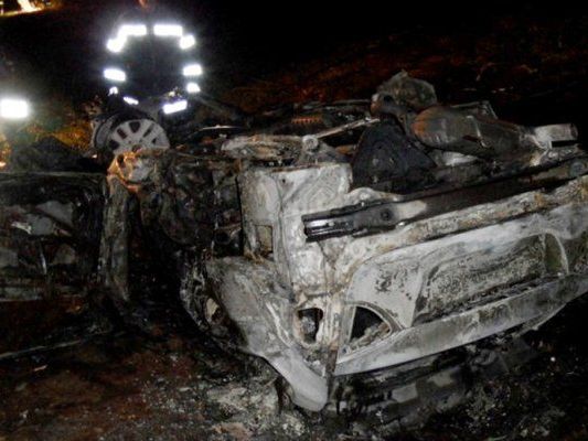 Das Auto geriet in Brand (FF MARKT-MOOSKIRCHEN) Das Auto geriet in Brand (FF MARKT-MOOSKIRCHEN)
