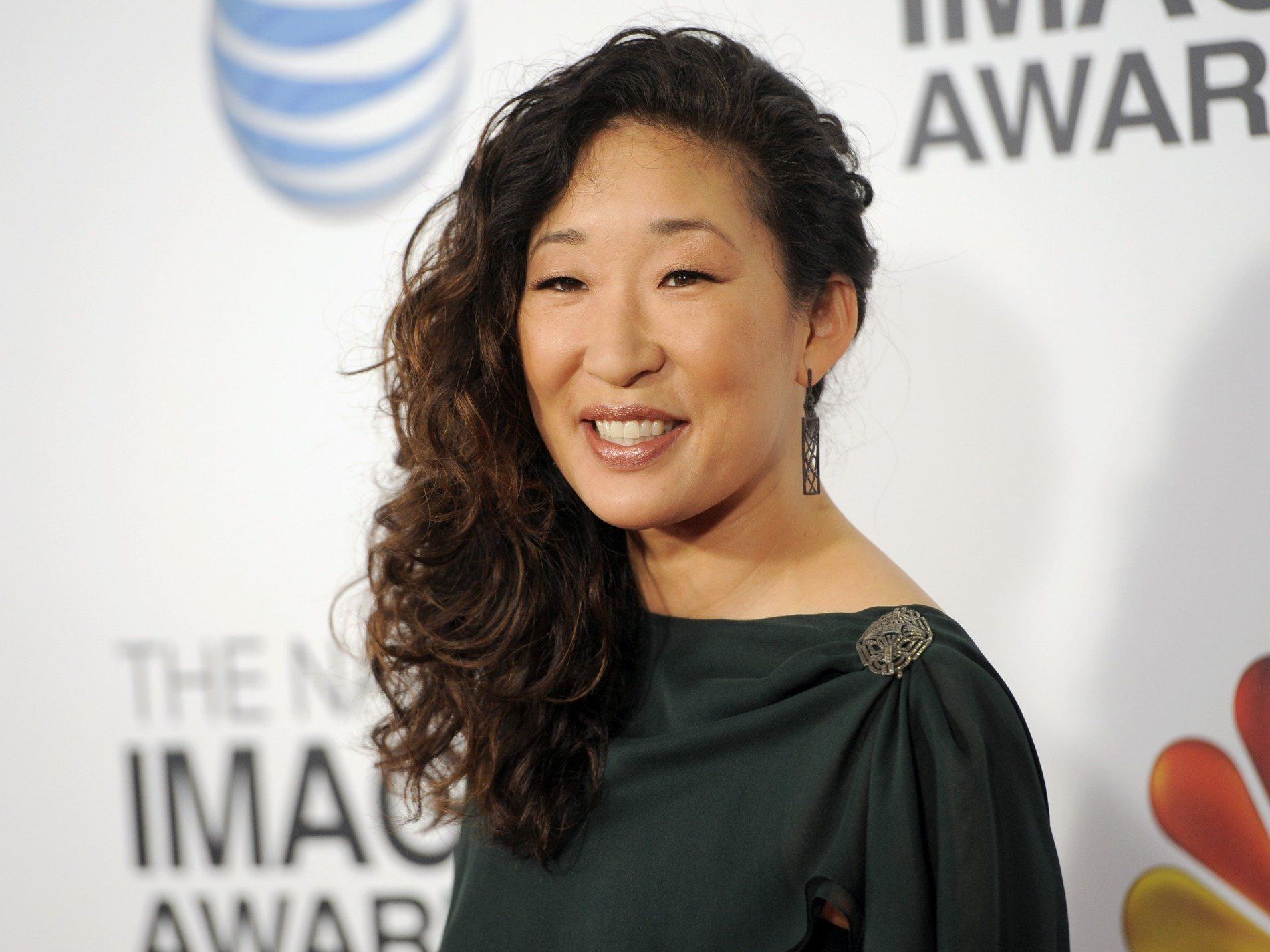 Sandra Oh, besser bekannt als Serienärztin Christina Yang, hängt ihren OP-Kittel an den Nagel. Sandra Oh, besser bekannt als Serienärztin Christina Yang, hängt ihren OP-Kittel an den Nagel.