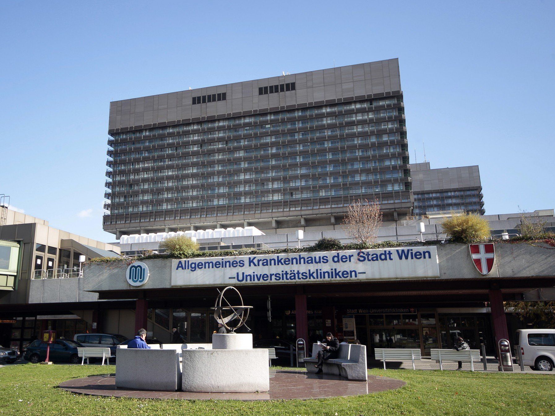 Zwischen 120 und 150 Spitäler, darunter auch das Wiener AKH, sollen Patientendaten verkauft haben. Zwischen 120 und 150 Spitäler, darunter auch das Wiener AKH, sollen Patientendaten verkauft haben.