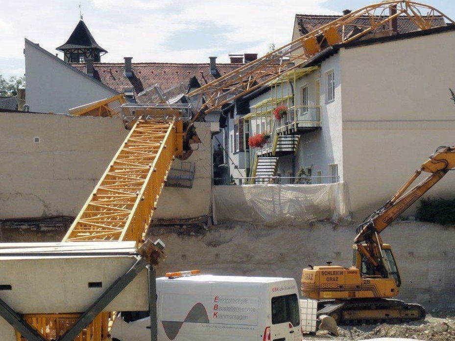 Sieben Wohnungen sind nach einem Krankunfall in Knittelfeld gesperrt.