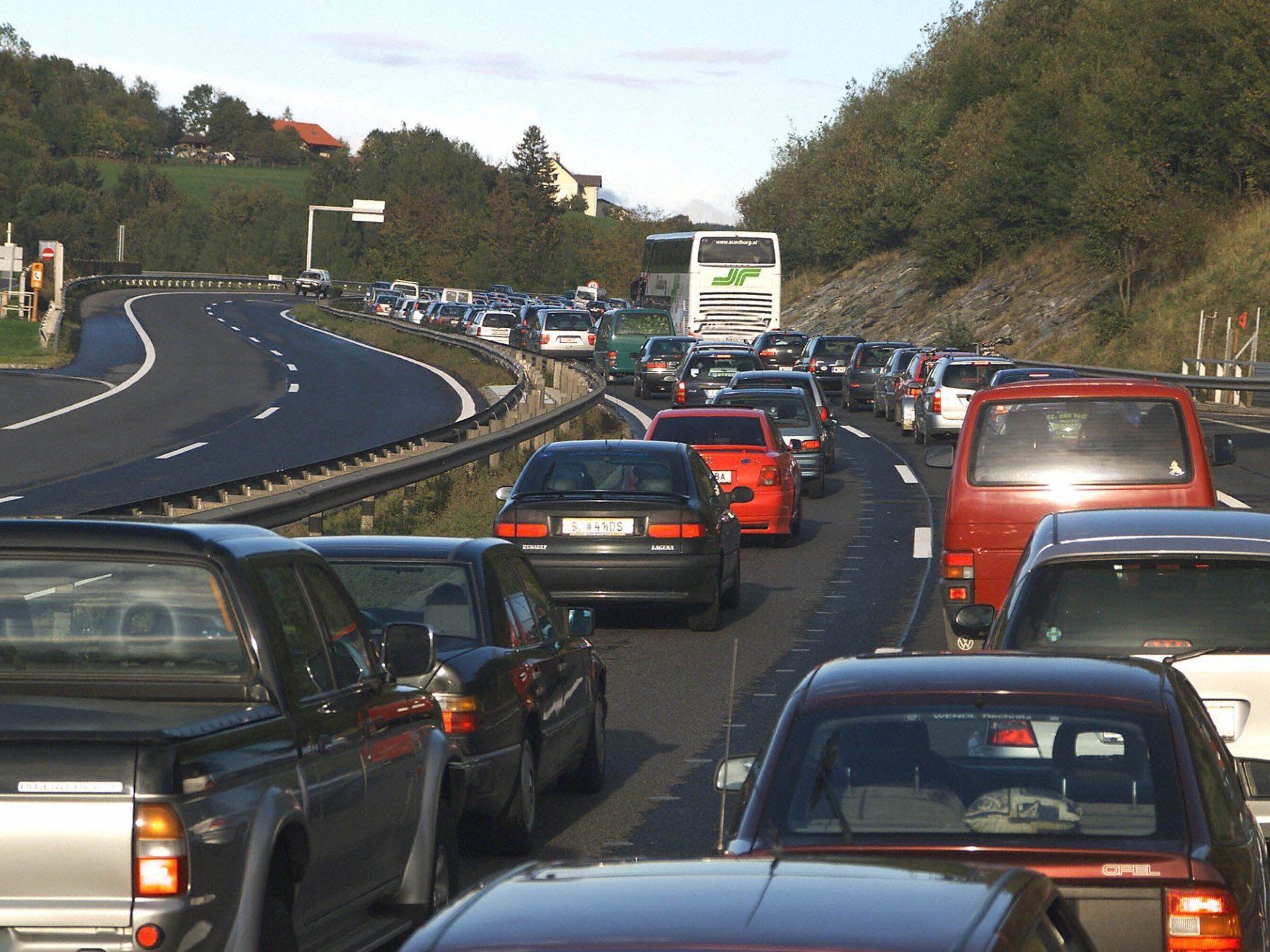 Auf der A1 kam es zu einer Unfallserie, die Stau nach sich zog Auf der A1 kam es zu einer Unfallserie, die Stau nach sich zog