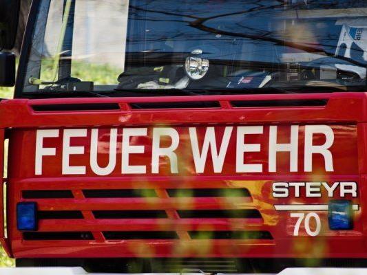 Die Feuerwehr rettete in Korneuburg einen Verschütteten