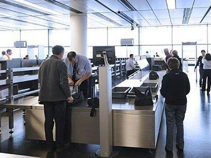 Am Wiener Flughafen wurden zwei mutmaßliche Drogenkuriere geschnappt