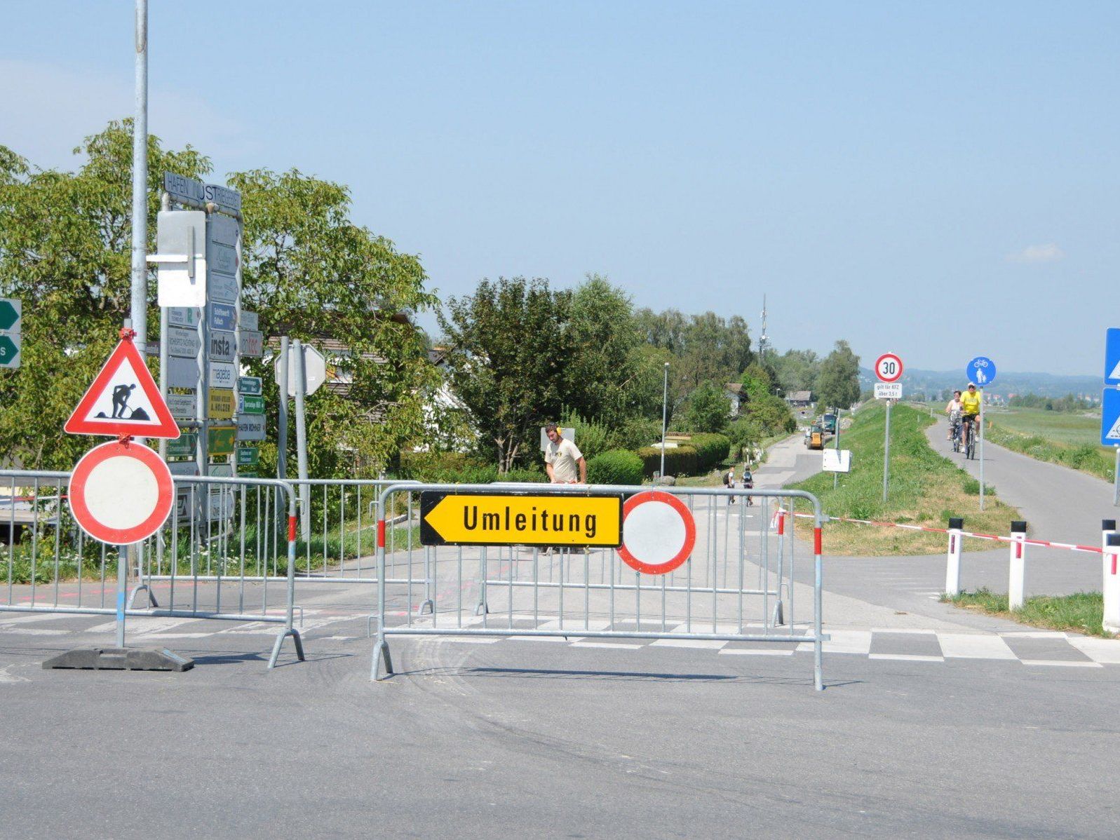 Die Seestraße entlang des Rheindammes auf Fußacher Seite ist bis zum 10. August gesperrt. Die Seestraße entlang des Rheindammes auf Fußacher Seite ist bis zum 10. August gesperrt.