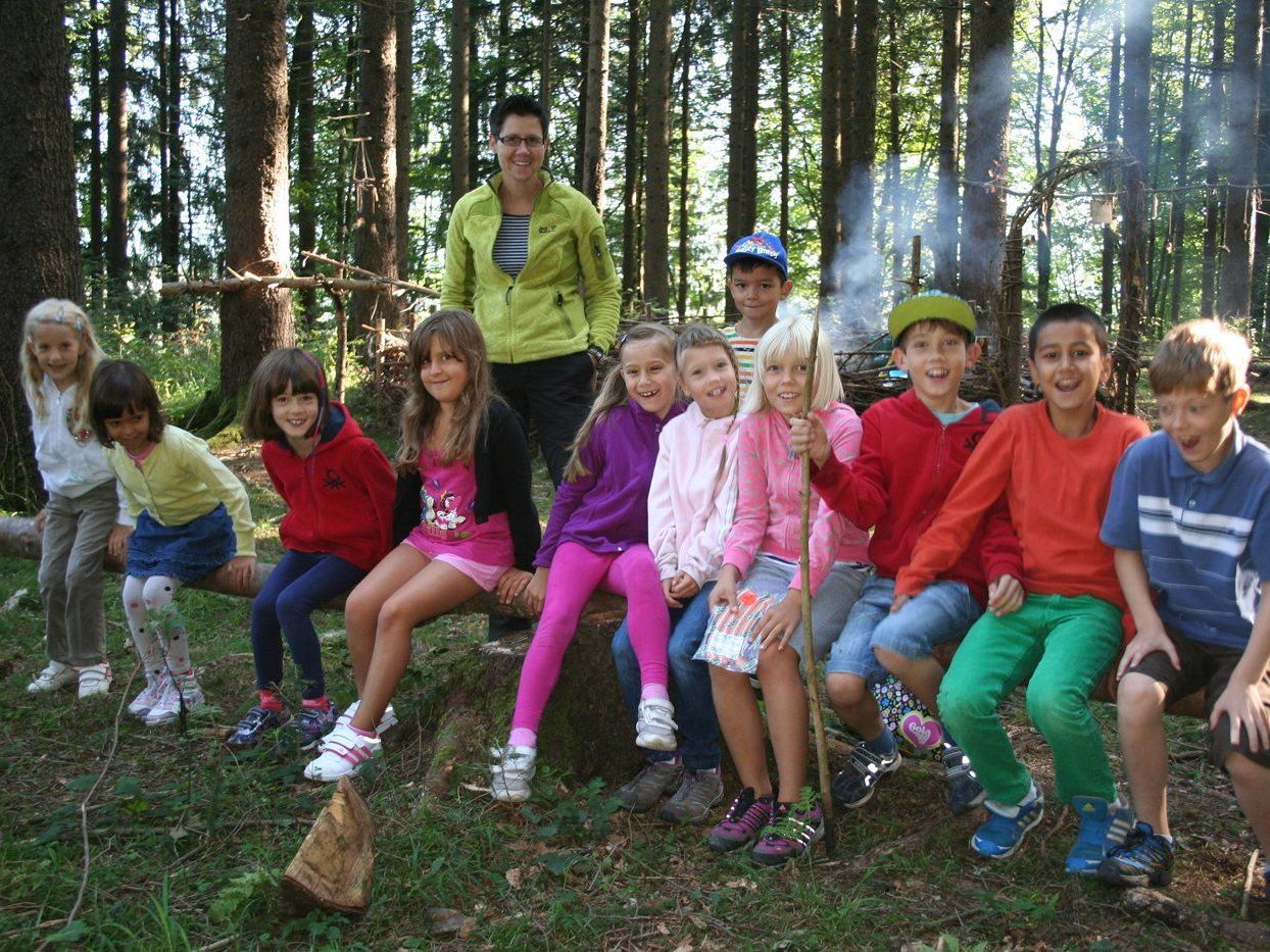 Nur für ein Gruppenfoto haben die Kids ihren individuellen Abenteuerspielplatz verlassen. Nur für ein Gruppenfoto haben die Kids ihren individuellen Abenteuerspielplatz verlassen.