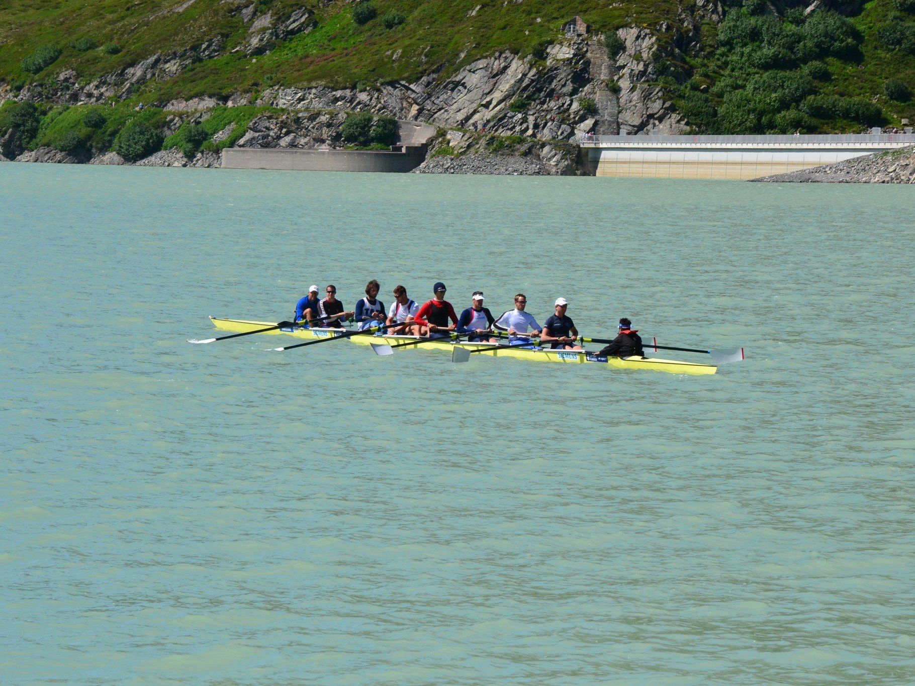 Das Achterboot beim Training auf dem Silvrettasee. Das Achterboot beim Training auf dem Silvrettasee.