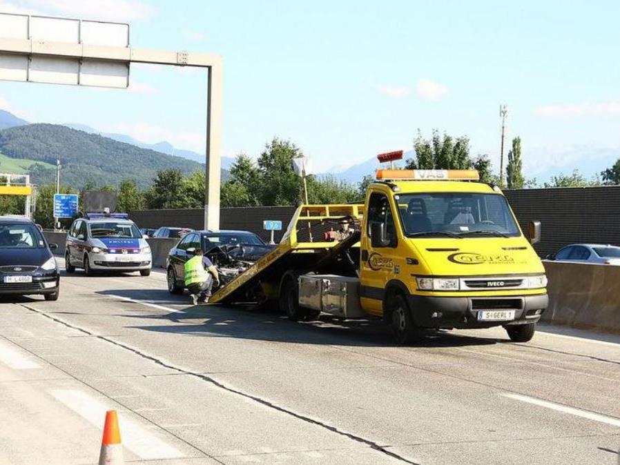 Auf der A10 Tauernautobahn kam es am Freitag bei Salzburg-Süd zu insgesamt fünf Verkehrsunfällen.