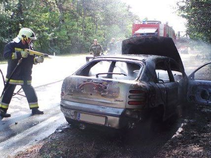 Am Mittwochnachmittag ist es auf der B17 zu einem Fahrzeugbrand gekommen. Am Mittwochnachmittag ist es auf der B17 zu einem Fahrzeugbrand gekommen.