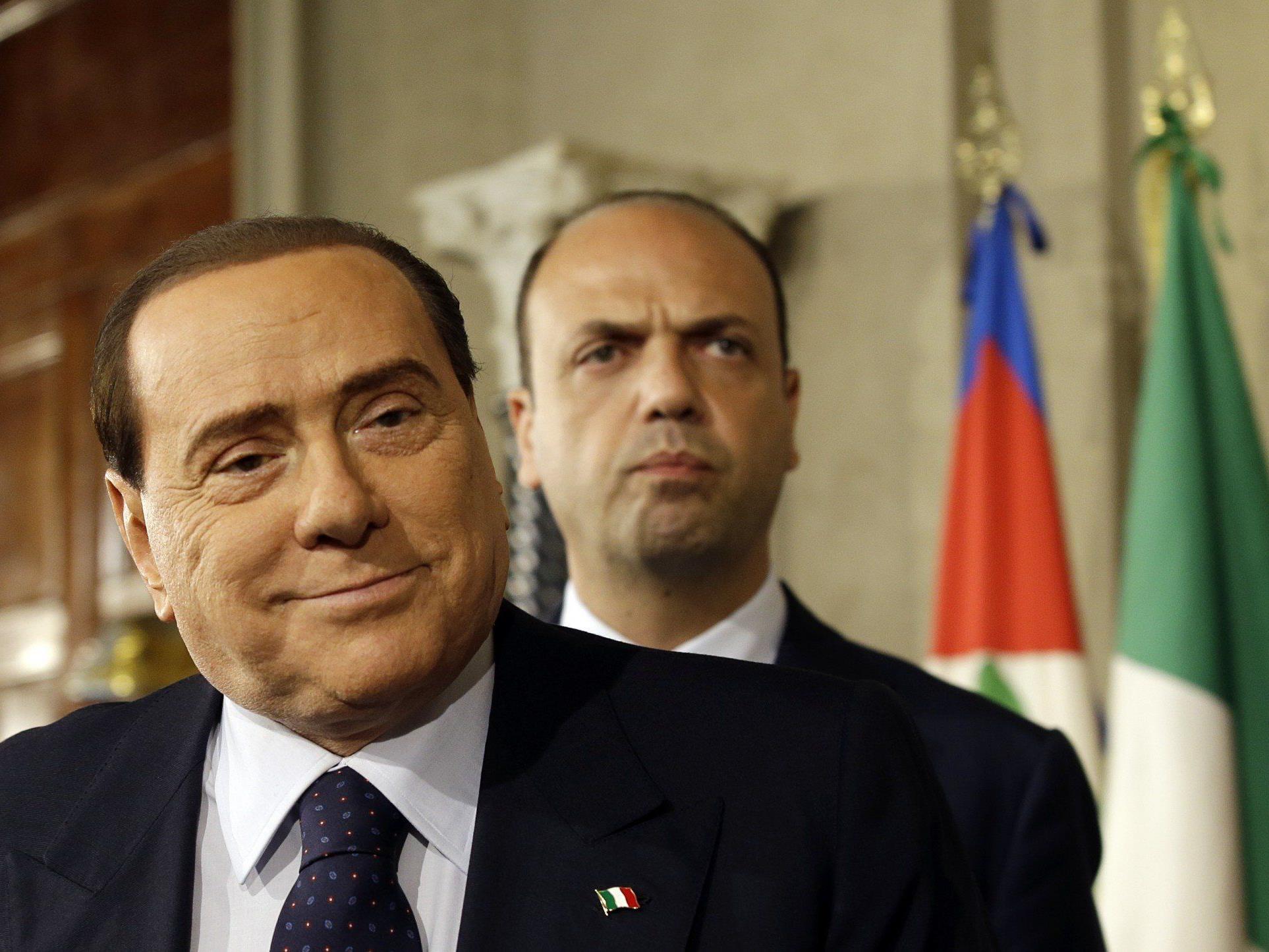 Sechs Spitzenjuristen kämpfen für die Immunität von Silvio Berlusconi.