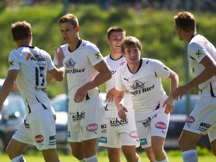 Egg gewinnt in Wolfurt trotz 0:2-Rückstand im Elferschießen und jubelt über den Aufstieg. Egg gewinnt in Wolfurt trotz 0:2-Rückstand im Elferschießen und jubelt über den Aufstieg.
