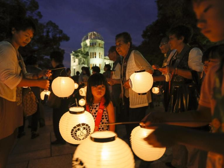 Jährlich am 6. August wird dem Atombomben-Abwurf in Hiroshima gedacht. Jährlich am 6. August wird dem Atombomben-Abwurf in Hiroshima gedacht.