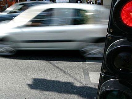 Fahrerflucht in Wien: Die Polizei fahndet nach dem Lenker. Fahrerflucht in Wien: Die Polizei fahndet nach dem Lenker.