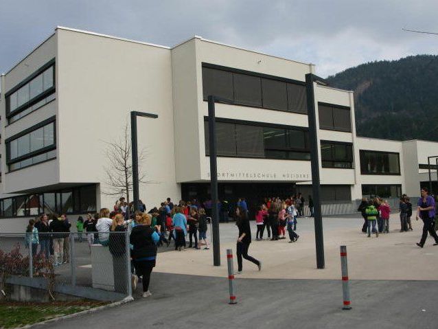 Schuljahrstart 2013/14 am Montag, dem 9. September 2013 um 7.50 Uhr. Schuljahrstart 2013/14 am Montag, dem 9. September 2013 um 7.50 Uhr.