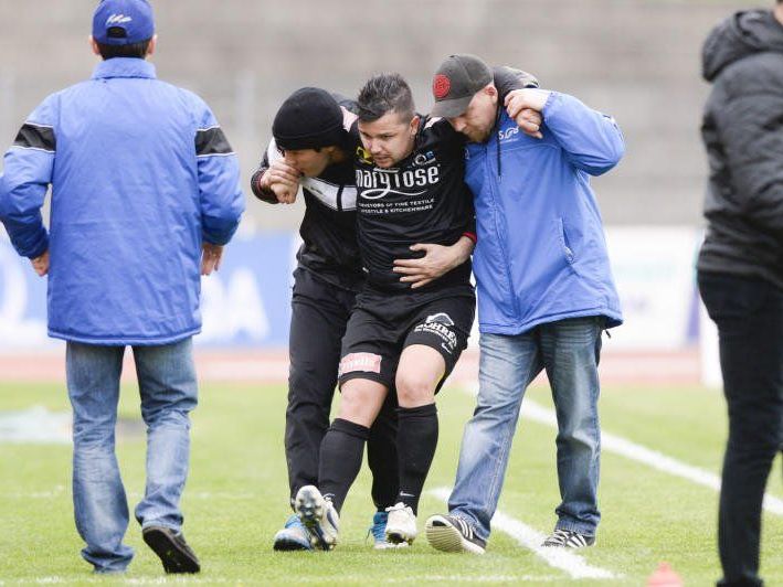 Pechvogel Baris Özcan zog sich einen Kreuzbandriss zu und fällt rund sechs Monate aus. Pechvogel Baris Özcan zog sich einen Kreuzbandriss zu und fällt rund sechs Monate aus.