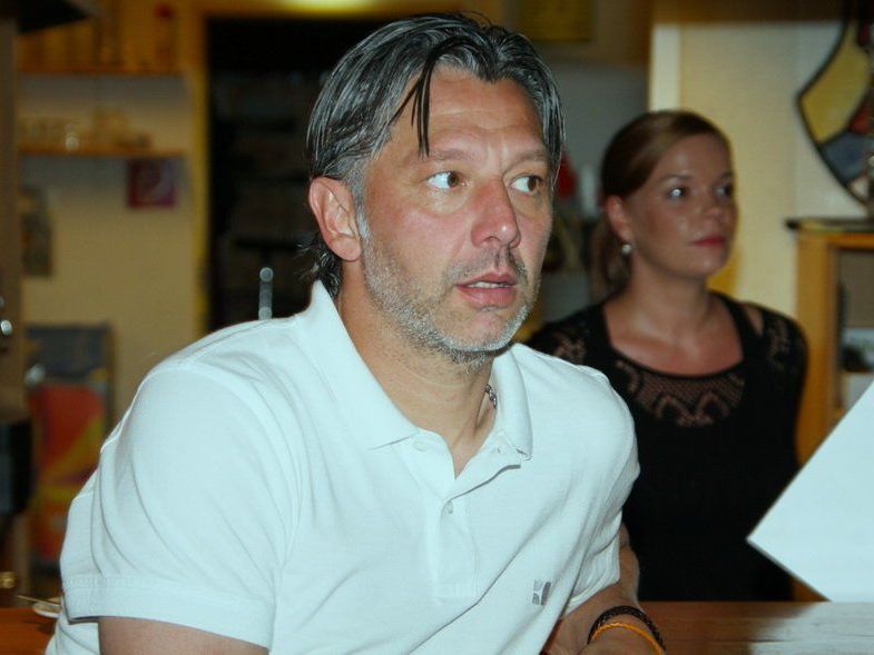FC Wolfurt-Neocoach Hans Kogler wurde zum zweiten Mal Vater, seine Frau Bianca brachte eine Tochter zur Welt. FC Wolfurt-Neocoach Hans Kogler wurde zum zweiten Mal Vater, seine Frau Bianca brachte eine Tochter zur Welt.