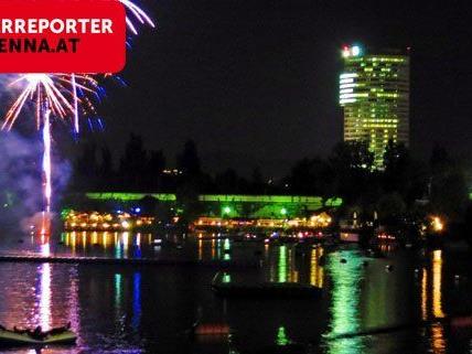 So schön war das Feuerwerk beim Lichterfest auf der Alten Donau.