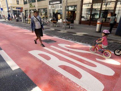 Die Mariahilfer Straße wird zur Fußgängerzone. Die Mariahilfer Straße wird zur Fußgängerzone.
