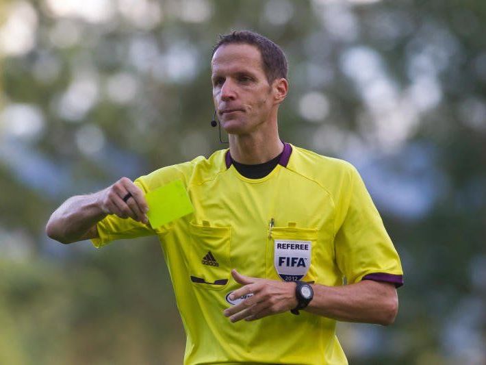 Robert Schörgenhofer ist auch auf internationaler Ebene unterwegs und leitet Europacup-Spiele. Robert Schörgenhofer ist auch auf internationaler Ebene unterwegs und leitet Europacup-Spiele.