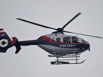 Die Verdächtigen konnten trotz Verfolgungsjagd mit dem Hubschrauber entkommen. Die Verdächtigen konnten trotz Verfolgungsjagd mit dem Hubschrauber entkommen.