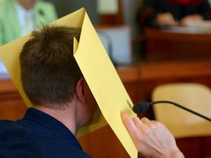 Prozess um gequälte Prostituierte. Prozess um gequälte Prostituierte.