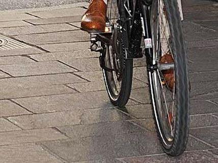 Verkehrsunfall in Wien-Liesing: Fahrradfahrer schwer verletzt