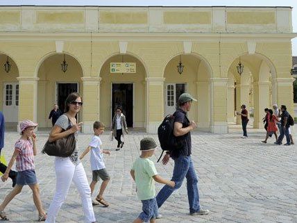 Das Schloss Schönbrunn gehört zu den beliebtesten Sehenswürdigkeiten Wiens. Das Schloss Schönbrunn gehört zu den beliebtesten Sehenswürdigkeiten Wiens.