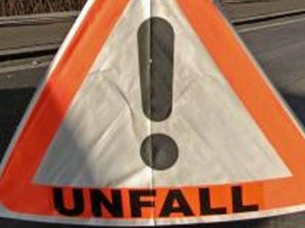 Bei einem Unfall auf der B37 gab es vier Verletzte. Bei einem Unfall auf der B37 gab es vier Verletzte.