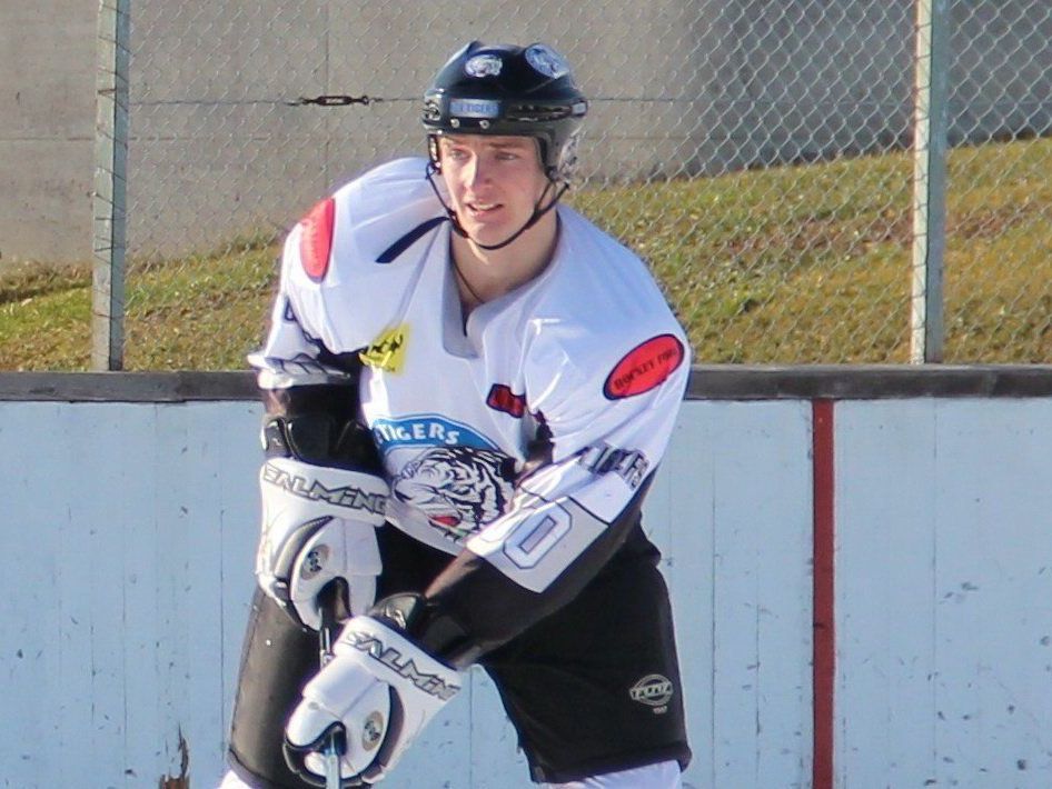 Der Ice Tiger Crack Tobias Welte ist allzufrüh verstorben, seine Teamkollegen spielen nun für ihn. Der Ice Tiger Crack Tobias Welte ist allzufrüh verstorben, seine Teamkollegen spielen nun für ihn.