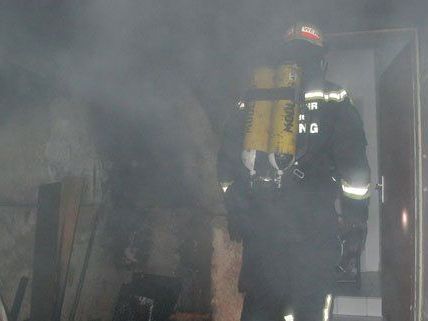 Im Bezirk Mödling musste die Feuerwehr am Mittwoch zwei Zimmerbrände löschen. Im Bezirk Mödling musste die Feuerwehr am Mittwoch zwei Zimmerbrände löschen.