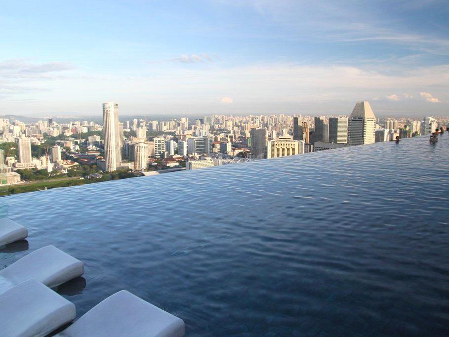 Längster und höchster Infinity-Pool: Marina Bay Sands / Singapur.