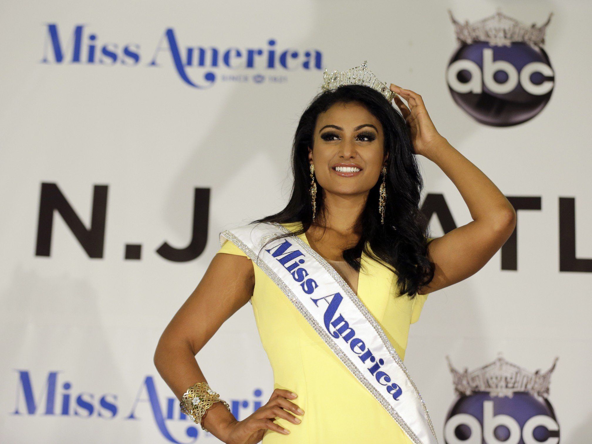 Am Sonntag, 15. September, wurde in Atlantic City die neue Miss America gekürt, gewonnen hat Nina Davuluri aus New York. Am Sonntag, 15. September, wurde in Atlantic City die neue Miss America gekürt, gewonnen hat Nina Davuluri aus New York.