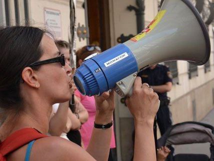 Mitglieder der Sozialistischen LinksPartei angeblich von FPÖ-Wahlkampfhelfer in Wien angegriffen Mitglieder der Sozialistischen LinksPartei angeblich von FPÖ-Wahlkampfhelfer in Wien angegriffen