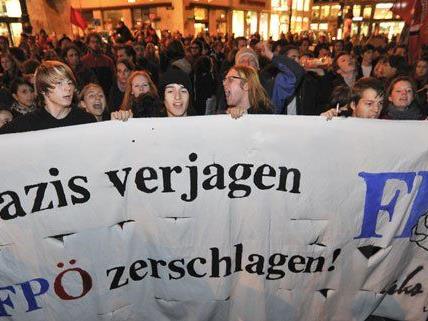 Bereits beim FPÖ-Wahlkampfabschluss im Jahr 2010 kam es am Stephansplatz zu Demonstrationen gegen die Partei.