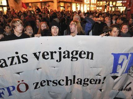 Bereits beim FPÖ-Wahlkampfabschluss im Jahr 2010 kam es am Stephansplatz zu Demonstrationen gegen die Partei.