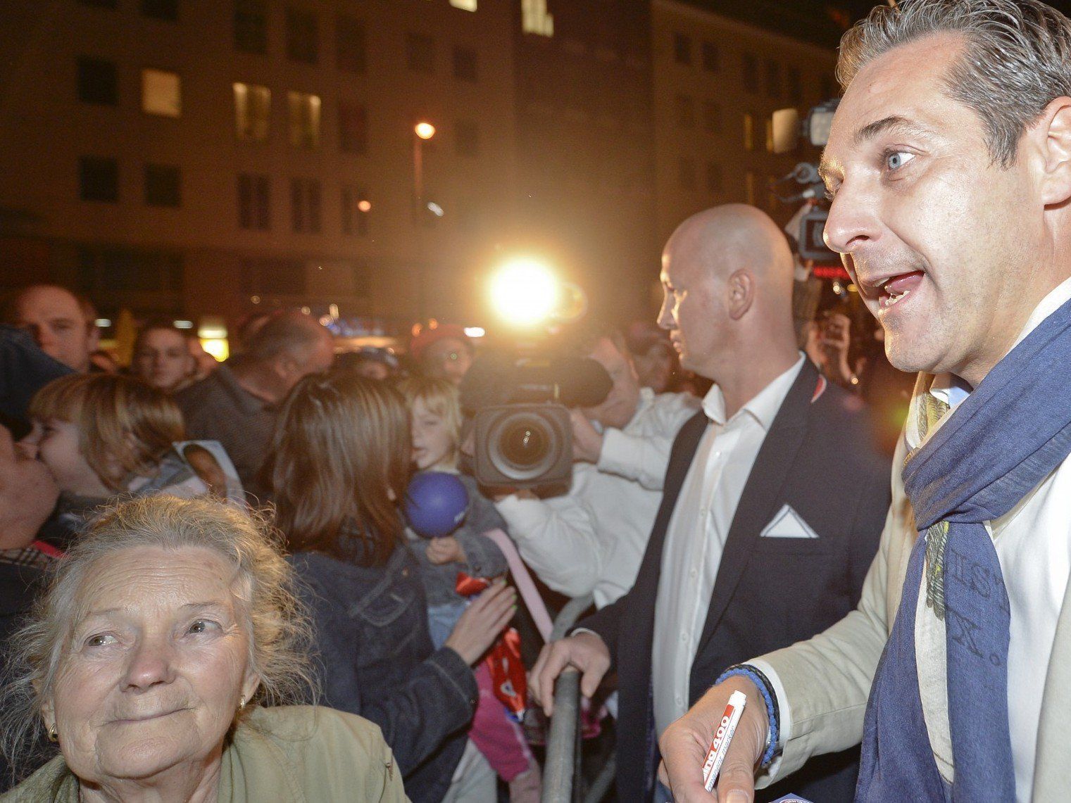 Die FPÖ-Schlussveranstaltung vor der Nationalratswahl fand am Stephansplatz statt. Die FPÖ-Schlussveranstaltung vor der Nationalratswahl fand am Stephansplatz statt.