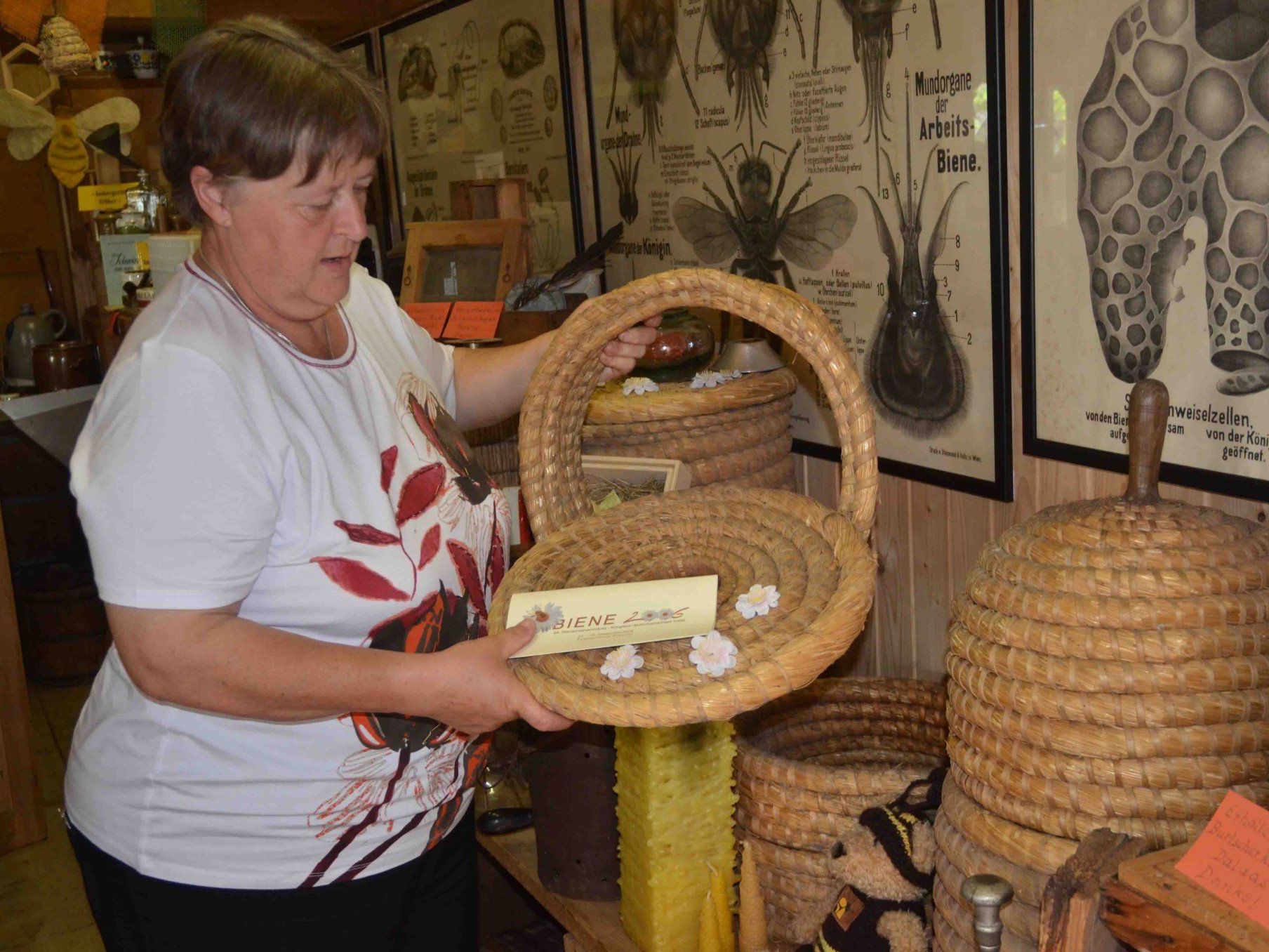 Edith Berchthold in ihrem Bienenmuseum Edith Berchthold in ihrem Bienenmuseum