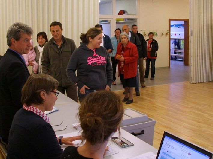 Beim KG Merowinger gab es am Wahlsonntag Warteschlangen, Lösungen wurden schon diskutiert. Beim KG Merowinger gab es am Wahlsonntag Warteschlangen, Lösungen wurden schon diskutiert.