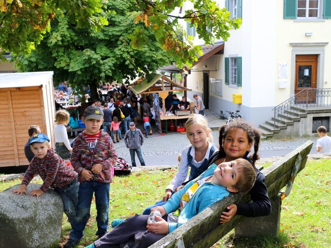 Auch die Kinder hatten viel Freude, gab es doch rund um das Gemeindeamt eine verkehrsberuhigte Zone Auch die Kinder hatten viel Freude, gab es doch rund um das Gemeindeamt eine verkehrsberuhigte Zone
