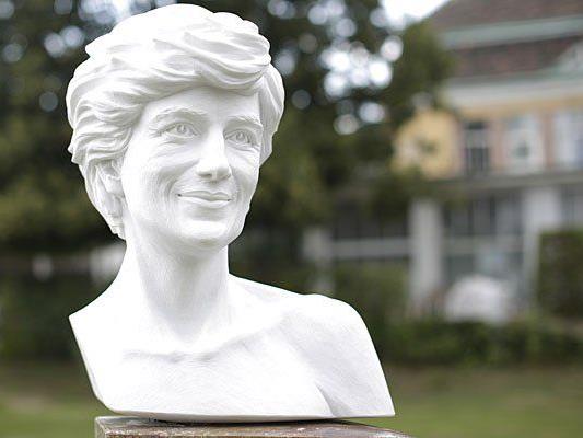 Das Denkmal für die 1997 tödlich verunglückte britische Prinzessin Lady Diana in Wien