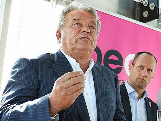 Unternehmer und Strabag-Chef Hans-Peter Haselsteiner (l.) und NEOS-Spitzenkandidat Matthias Strolz Unternehmer und Strabag-Chef Hans-Peter Haselsteiner (l.) und NEOS-Spitzenkandidat Matthias Strolz